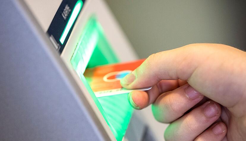 Ein Dispokredit kann bei einigen Kreditinstituten ziemlich teuer werden. Ein Dispokredit kann bei einigen Kreditinstituten ziemlich teuer werden.