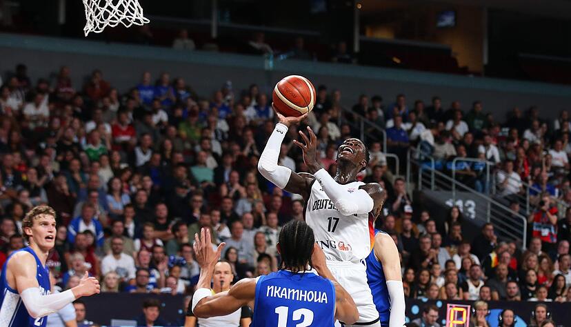 Dennis Schröder will die deutschen Basketballer auch zum EM-Titel führen.