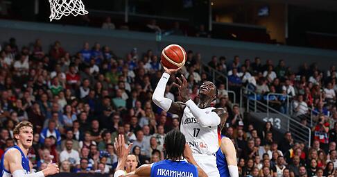 Dennis Schröder will die deutschen Basketballer auch zum EM-Titel führen.