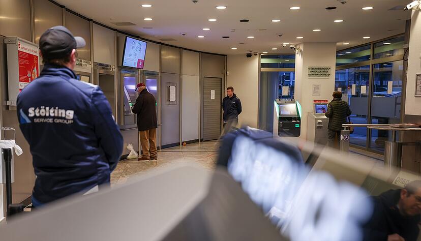 Kunden k&ouml;nnen in der Sparkasse Gelsenkirchen-Buer jetzt wieder die Geldautomaten nutzen.
