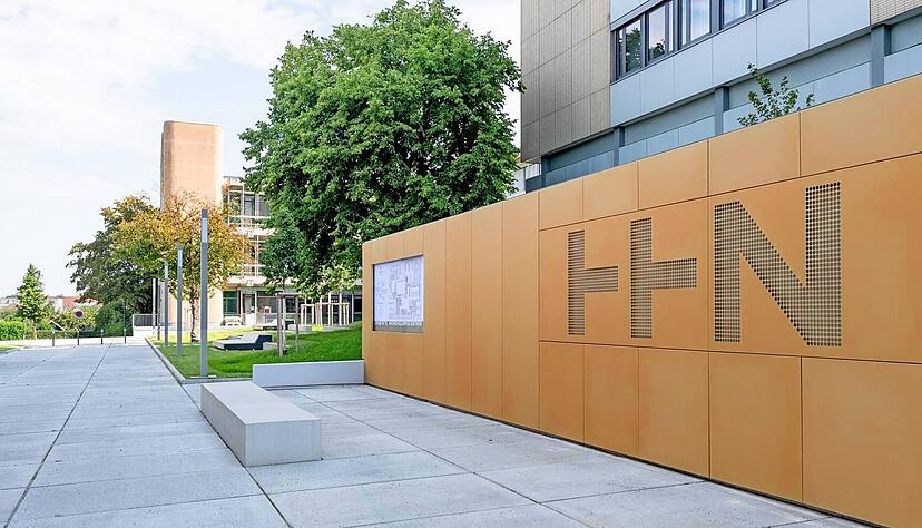 Die Hochschule Heilbronn stellt das Projekt EUonAIR am Montag, 28. April, ab 16 Uhr im Bildungscampus vor, S-Gebäude, Raum 055. Die Hochschule Heilbronn stellt das Projekt EUonAIR am Montag, 28. April, ab 16 Uhr im Bildungscampus vor, S-Gebäude, Raum 055.