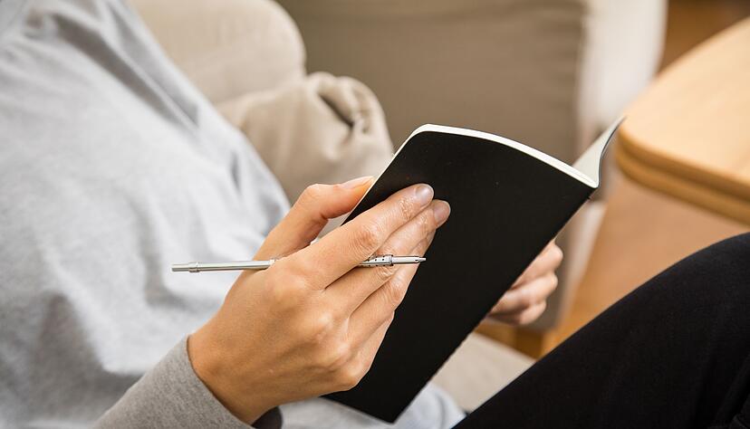 Journaling ist eine beliebte Mental-Health-Praxis - es gibt aber viele Mythen dazu.