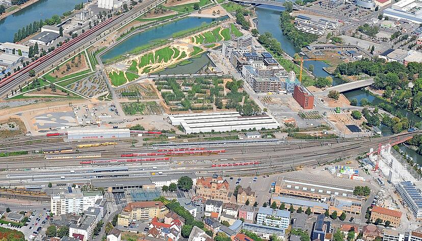 Über 17 Gleise wird die Brücke beim Hauptbahnhof führen.
Foto: Archiv/Kuhnle Über 17 Gleise wird die Brücke beim Hauptbahnhof führen.
Foto: Archiv/Kuhnle