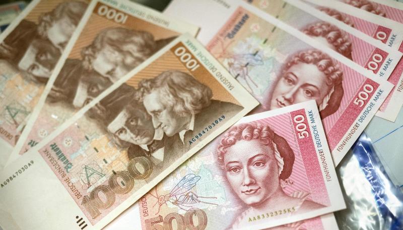 Alte D-Mark-Bestände sind nicht wertlos, sondern können weiterhin in Euro umgetauscht werden. Alte D-Mark-Bestände sind nicht wertlos, sondern können weiterhin in Euro umgetauscht werden.