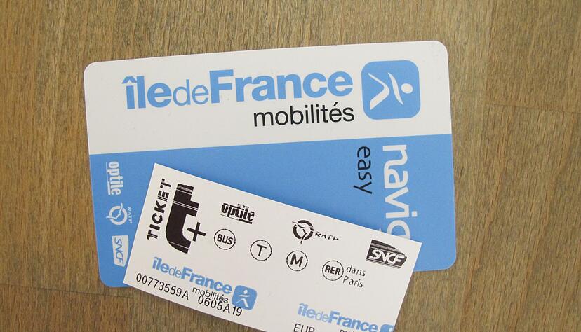 Statt Papier-Tickets gibt es in der Pariser Metro künftig elektronisch aufladbare Karten und Tickets auf dem Smartphone (Archivbild). Statt Papier-Tickets gibt es in der Pariser Metro künftig elektronisch aufladbare Karten und Tickets auf dem Smartphone (Archivbild).