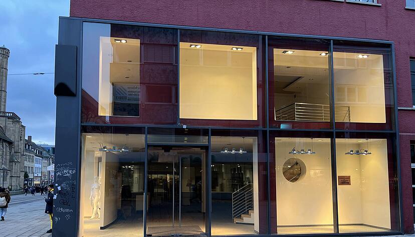 Ausgeräumt: Die Ulla Popken-Filiale an der Ecke Kaiserstraße/Sülmer Straße steht seit einigen Tagen leer. Ausgeräumt: Die Ulla Popken-Filiale an der Ecke Kaiserstraße/Sülmer Straße steht seit einigen Tagen leer.