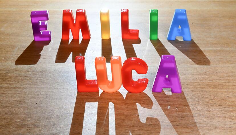 Die Vornamen Emilia und Luca haben Emma und Noah 2025 als beliebsteste Babyvornamen in Baden-Württemberg abgelöst. Die Vornamen Emilia und Luca haben Emma und Noah 2025 als beliebsteste Babyvornamen in Baden-Württemberg abgelöst.