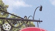 Das Rote Schloß bietet neben der Restaurantküche auch Kaffee- und Bierspezialitäten. Das Rote Schloß bietet neben der Restaurantküche auch Kaffee- und Bierspezialitäten.