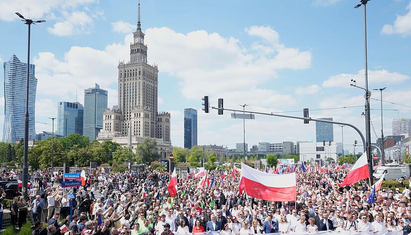 Vor der Stichwahl riefen beide Kandidaten zu Demonstrationen in Warschau auf. (Archivbild)