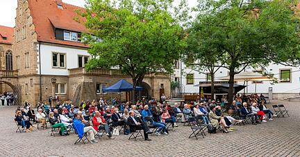 Knapp 100 Besucher fanden zum Auftakt der "Wissenspause" den Weg in den Deutschhof. Heute geht es mit dem Thema Wein weiter.
Fotos: Mario Berger