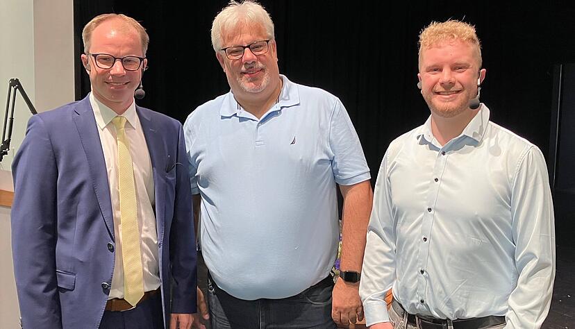 Simon Michler, Roland Schwinger und Kay Boschmann (von links) stellten sich in der Stadthalle vor.