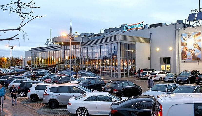 Das erste Multiplex der Region, das Cineplex in Neckarsulm, wird von der Mannheimer Kinofamilie Spickert übernommen. Das erste Multiplex der Region, das Cineplex in Neckarsulm, wird von der Mannheimer Kinofamilie Spickert übernommen.
