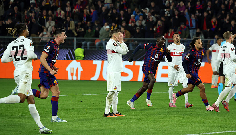 Ermedin Demirovic verschießt gegen den FC Basel einen Elfmeter. Nicht der erste verschossene Strafstoß des VfB Stuttgart.
