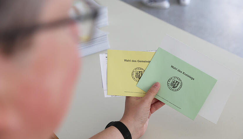Nicht nur ein Kreuzchen dürfen Wahlberechtigte machen: Für die Kommunalwahl müssen viele Listen ausgefüllt werden.