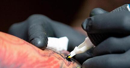 Nicht nur Tattoo-Farben, sondern auch die verwendeten Nadeln k&ouml;nnen laut Studie Allergien ausl&ouml;sen.