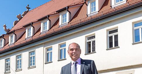 Im Brettacher Ortskern wird an vielen Ecken gebaut. Auch rund um den Arbeitsplatz von Bürgermeister Timo Natter, der Gemeindeverwaltung im Schlössle, stehen noch ein paar Arbeiten an.
Foto: Mario Berger Im Brettacher Ortskern wird an vielen Ecken gebaut. Auch rund um den Arbeitsplatz von Bürgermeister Timo Natter, der Gemeindeverwaltung im Schlössle, stehen noch ein paar Arbeiten an.
Foto: Mario Berger