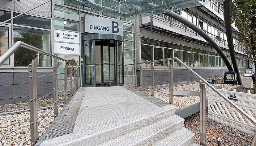 Die Verwaltung des Amtsgerichts und das Familiengericht sind vor&uuml;bergehend in der Knorrstra&szlig;e untergebracht.