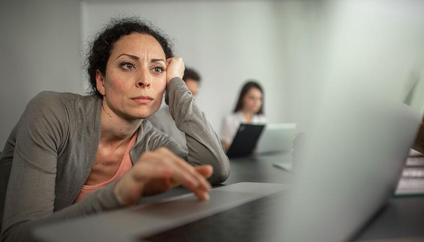 Ist der Lohnr&uuml;ckstand erheblich und umfasst mindestens zwei offene Geh&auml;lter, k&ouml;nnen Besch&auml;ftigte die Arbeitsleistung zur&uuml;ckhalten.
