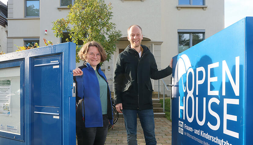 Kathrin Geih und Leiter Tobias Bothe leiten die Mitternachtsmission. Mit dem innovativen Frauen- und Kinderschutzhaus, dem Open House, läuft es gut. Foto: Ralf Seidel Kathrin Geih und Leiter Tobias Bothe leiten die Mitternachtsmission. Mit dem innovativen Frauen- und Kinderschutzhaus, dem Open House, läuft es gut. Foto: Ralf Seidel