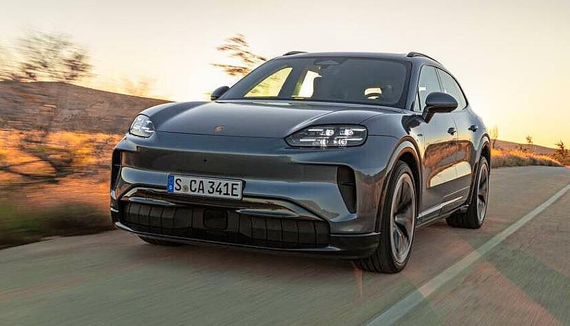 Der Sportwagenbauer Porsche setzt große Hoffnungen auf den vollelektrischen Cayenne, der ab diesem Sommer bei den Händlern stehen wird. Der Sportwagenbauer Porsche setzt große Hoffnungen auf den vollelektrischen Cayenne, der ab diesem Sommer bei den Händlern stehen wird.