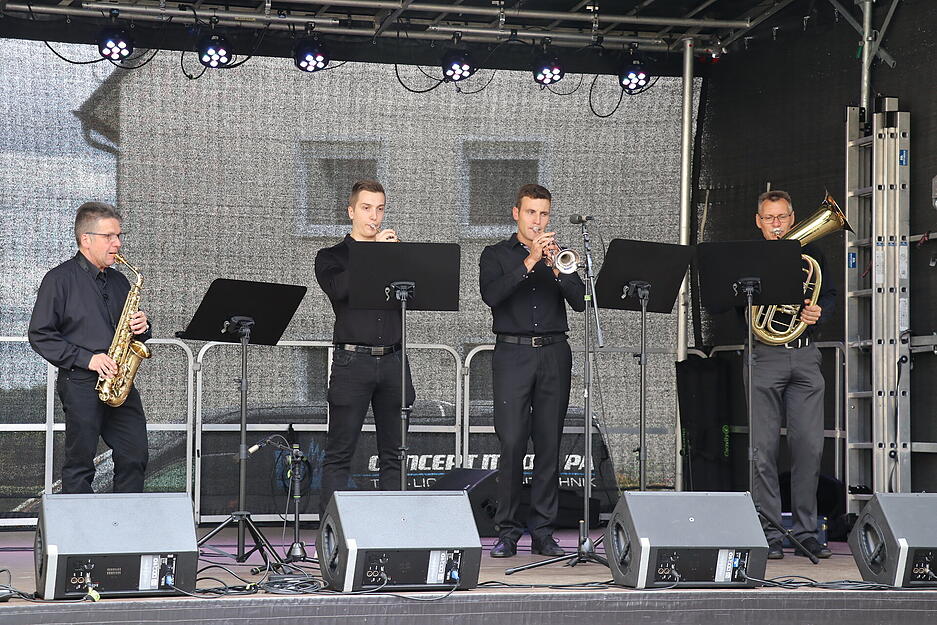 Der Festumzug war dem 50-jährigen Jubiläum des Musikvereins Waldenburg gewidmet.