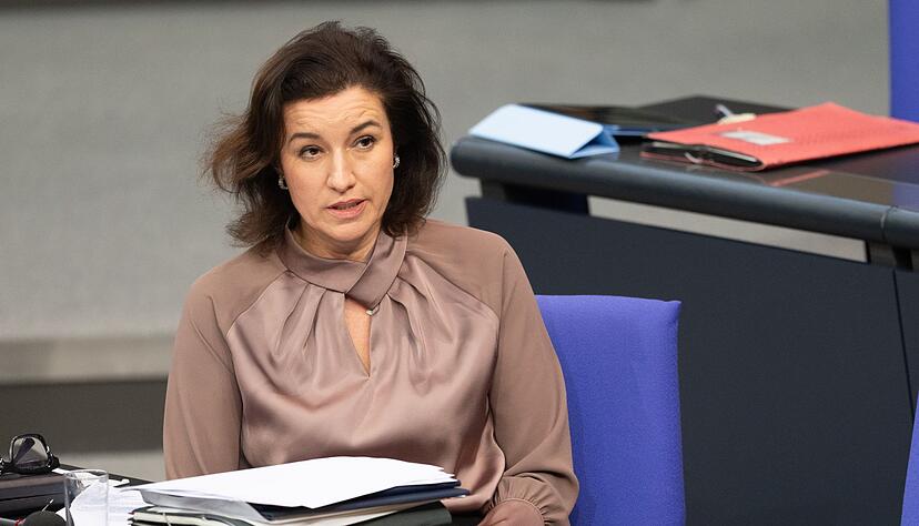 Bundesforschungsministerin B&auml;r: &laquo;Die Weichen stellen, dass der Anteil deutscher Produktionen steigt.&raquo;