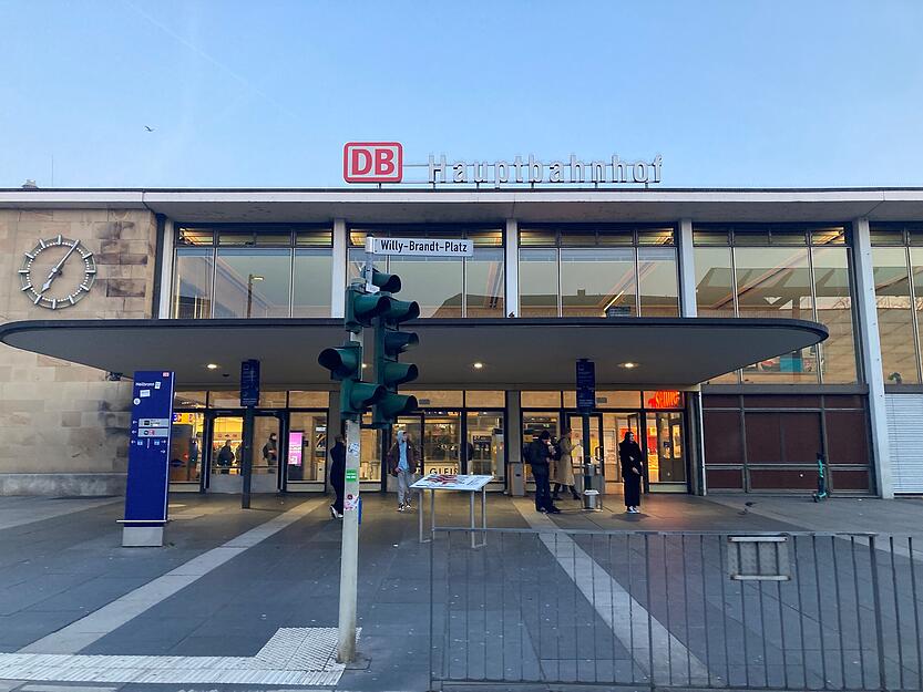 Verdi hat in allen Bundesländern außer Bayern von Montag bis Samstag Arbeitskämpfe angekündigt. Die Gewerkschaft verhandelt aktuell über neue Manteltarifverträge für die kommunalen Nahverkehrsbetriebe.