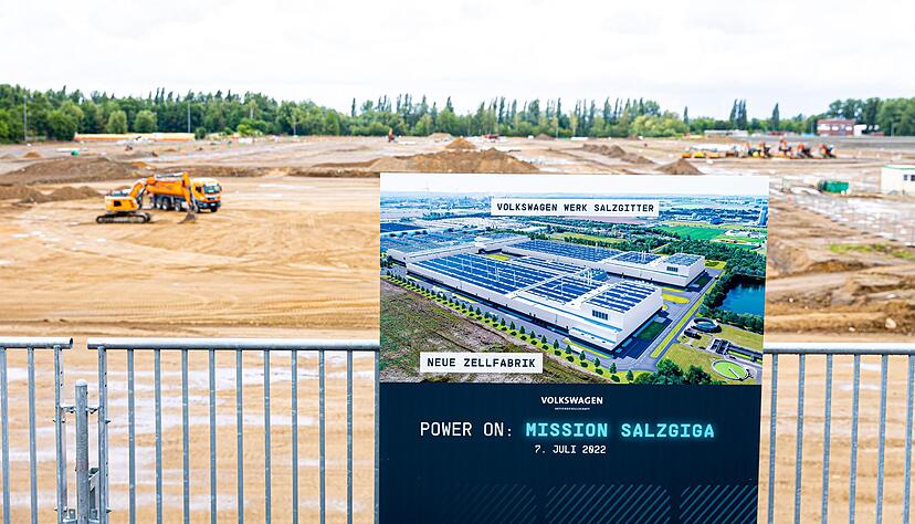 In Salzgitter entsteht die erste Batteriezellfabrik des Konzerns. (Archivbild) In Salzgitter entsteht die erste Batteriezellfabrik des Konzerns. (Archivbild)