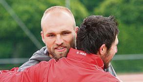 Glückwunsch: Roman Haas gratuliert Marco Unser.Fotos: Alexander Bertok Glückwunsch: Roman Haas gratuliert Marco Unser.Fotos: Alexander Bertok