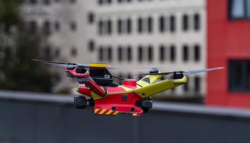 Automatisierte Drohnen sollen k&uuml;nftig Livebilder von Einsatzorten liefern - noch vor Eintreffen der Feuerwehr. (Handout)