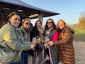 Anprosten in toller Atmosph&auml;re: Das Bretzfelder Rebengl&uuml;hen ist stimmungsvoll gestartet.