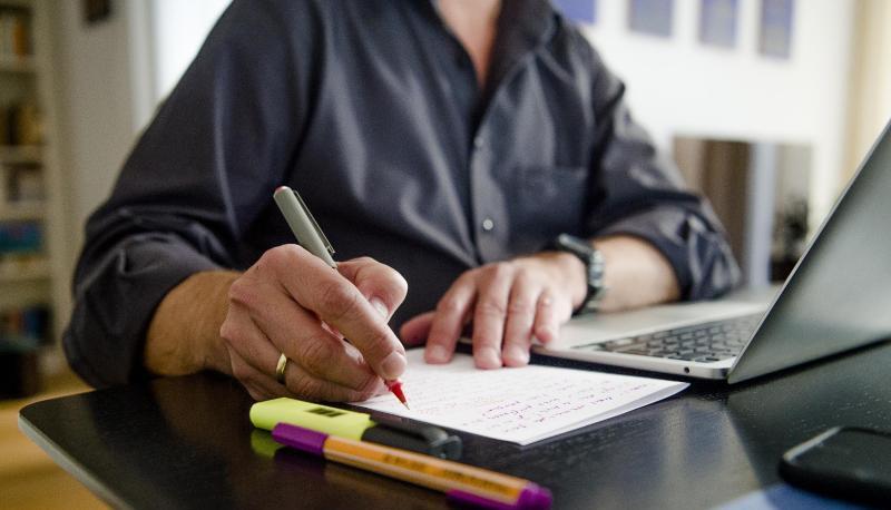 Ab Mittwoch gilt die Homeofficepflicht. Wo keine betrieblichen Gründe entgegenstehen, soll die Arbeit vom häuslichen Arbeitsplatz ermöglicht werden. Ab Mittwoch gilt die Homeofficepflicht. Wo keine betrieblichen Gründe entgegenstehen, soll die Arbeit vom häuslichen Arbeitsplatz ermöglicht werden.