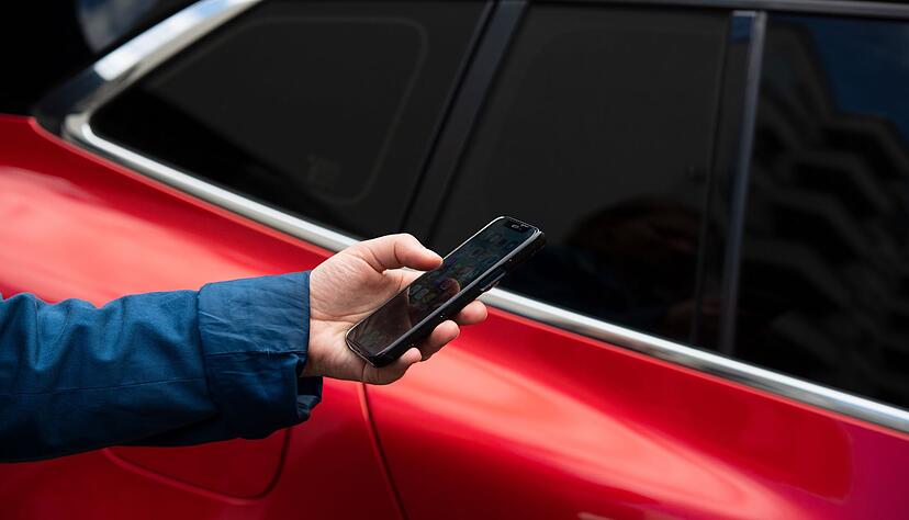 Clever parken per App: Ob Start, Stopp oder Verlängerung, alles geht direkt übers Smartphone, minutengenau und ohne Kleingeld. Clever parken per App: Ob Start, Stopp oder Verlängerung, alles geht direkt übers Smartphone, minutengenau und ohne Kleingeld.