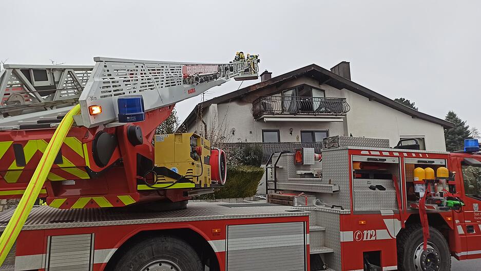 Die Feuerwehren aus Lauffen, Talheim und Heilbronn waren vor Ort. Die Feuerwehren aus Lauffen, Talheim und Heilbronn waren vor Ort.