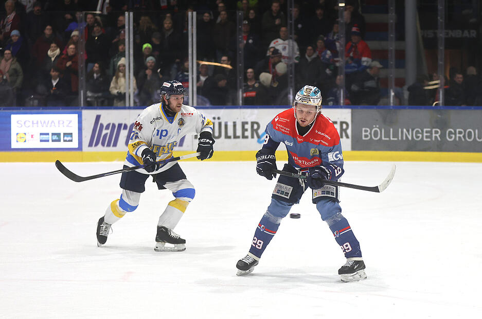 Auf dem Eis geht es für die Heilbronner Falken gegen die Stuttgart Rebels. Auf dem Eis geht es für die Heilbronner Falken gegen die Stuttgart Rebels.