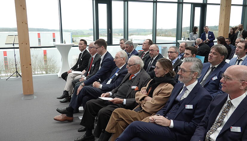 Im Weitblick 1 heißt das neue Gebäude von Arnold Umformtechnik – mit Blick auf Heilbronn in der Ferne Im Weitblick 1 heißt das neue Gebäude von Arnold Umformtechnik – mit Blick auf Heilbronn in der Ferne