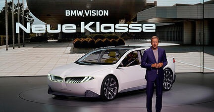 Neue Klasse: BMW-Chef Oliver Zipse hat mit der „Neuen Klasse“ gezeigt, wie künftig die E-Autos der Bayern aussehen sollen. Zugleich hat er die politischen Vorgaben zum Verbrenner-Aus kritisiert.