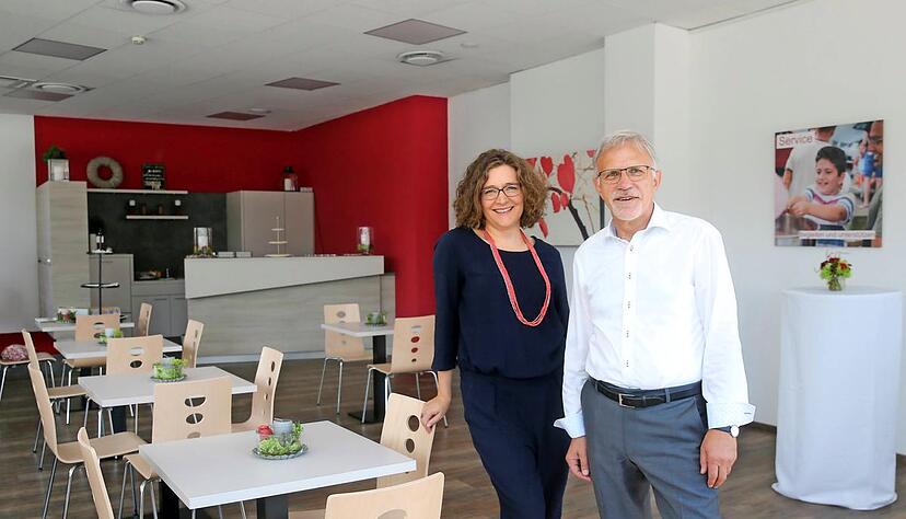 Sozialp&auml;dagogin Judith Matutis und Pastor Siegfried Leferink in ihrem neuen &ouml;ffentlichen Mehrzweckraum an der Heilbronner Allee.Foto: Andreas Veigel