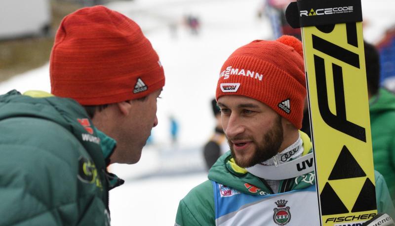 Bundestrainer Werner Schuster (l) und Markus Eisenbichler.