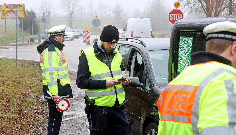 Derzeit ist das Polizeirevier Weinsberg jeden Werktag vor Ort, um das Verkehrsgeschehen zu kontrollieren. Seit 3. Dezember hat sie Ordnungswidrigkeiten im niedrigen dreistelligen Bereich geahndet.