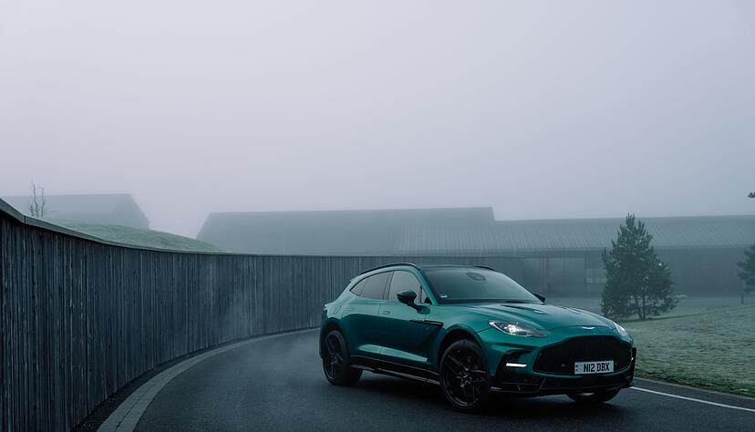 Der Aston Martin DBX S setzt mit 727 PS neue Maßstäbe unter den konventionellen Luxus-SUV. Der Aston Martin DBX S setzt mit 727 PS neue Maßstäbe unter den konventionellen Luxus-SUV.