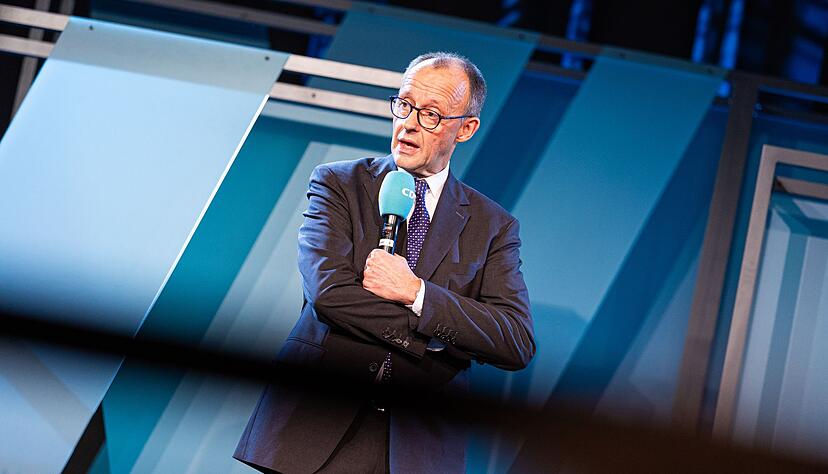 CDU-Chef Friedrich Merz geht weiter auf Konfrontation mit Bundeswirtschaftsminister Robert Habeck von den Grünen. CDU-Chef Friedrich Merz geht weiter auf Konfrontation mit Bundeswirtschaftsminister Robert Habeck von den Grünen.