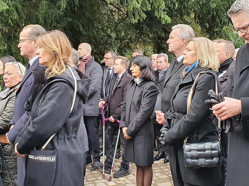 Trauergäste bei der Beisetzung von Wolfgang Schäuble.