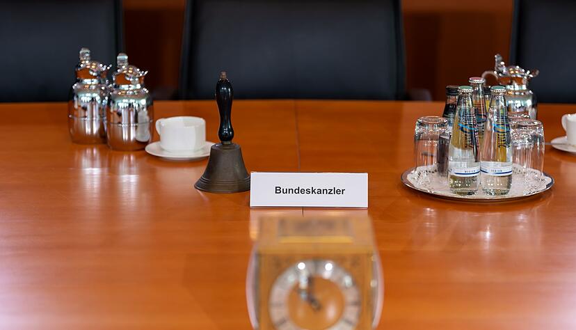 Merz leitete die Sitzung trotz Urlaubszeit.