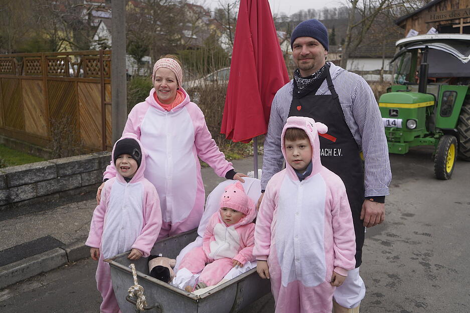 Der traditionelle Festumzug lockt jedes Jahr zahlreiche G&auml;ste nach D&ouml;rzbach.