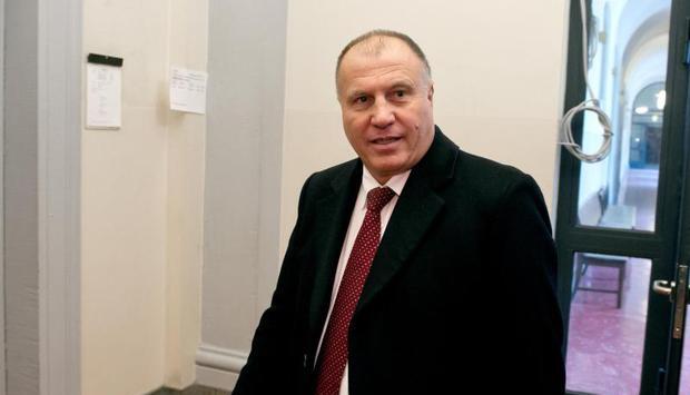 Box-Promoter Waldemar Kluch zahlte Klaus-Peter Kohl die ausstehende Kaufsumme aus. Foto: Sven Hoppe Box-Promoter Waldemar Kluch zahlte Klaus-Peter Kohl die ausstehende Kaufsumme aus. Foto: Sven Hoppe