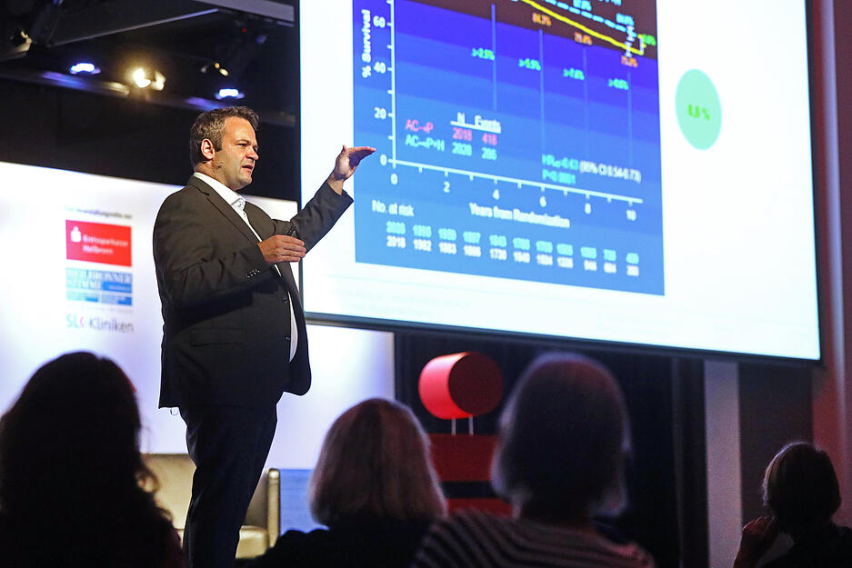 Professor Dr. med. Nikolaus de Gregorio bei seinem Vortrag.