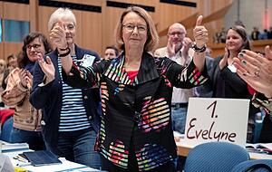 Zwei Jahre lang verhandelt Evelyne Gebhardt &uuml;ber die Dienstleistungsrichtlinie. Im November 2006 wird sie vom Parlament beschlossen. Fotos: dpa