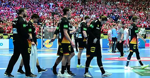 Die deutschen Spieler sind entt&auml;uscht. Gef&uuml;hlt war gegen D&auml;nemark mehrdrin als die 26:31-Niederlage.