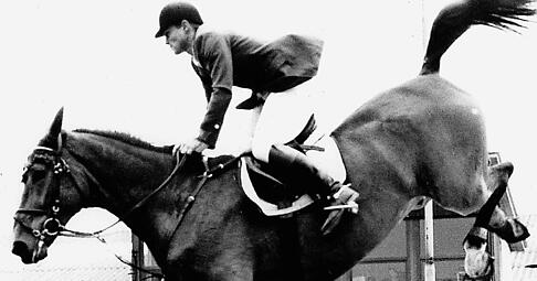 Das ist mächtig: "Beim Mächtigkeitsspringen hatten wir einmal neun Sieger, die alle über 2,05 Meter gesprungen sind", erinnert sich Dieter Melwitz.
Foto: Archiv/Krüger Das ist mächtig: "Beim Mächtigkeitsspringen hatten wir einmal neun Sieger, die alle über 2,05 Meter gesprungen sind", erinnert sich Dieter Melwitz.
Foto: Archiv/Krüger